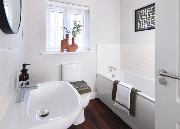 3 Bedroom Semi-Detached House For Sale In Liverpool Road South, Burscough, L40