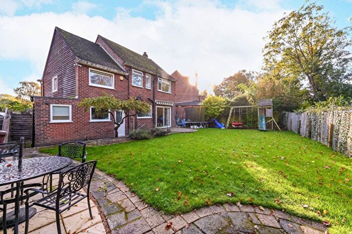 4 Bedroom Detached House To Rent In Seymour Gardens, Hanworth, Feltham, TW13