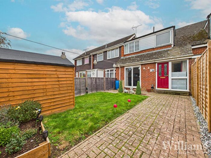 3 Bedroom Terraced House For Sale In Vicarage Close, Steeple Claydon, Buckingham, MK18