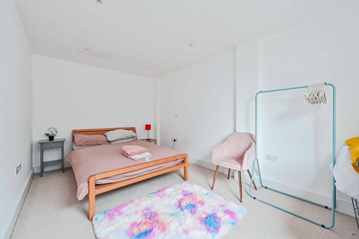 1 Bedroom Flat To Rent In Wadeson Street, Bethnal Green, London, E2