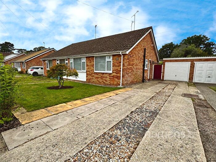 2 Bedroom Bungalow For Sale In Chiltern Road, Sandhurst, Berkshire, GU47