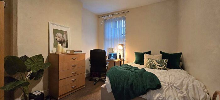 5 Bedroom Terraced House To Rent In Derby Grove, Nottingham, NG7