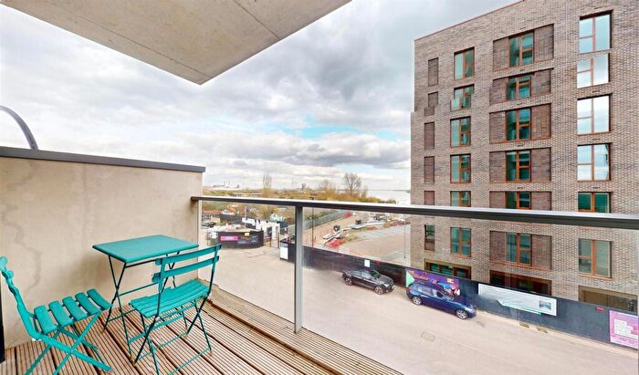 1 Bedroom Flat For Sale In Gallions Reach, London, E16