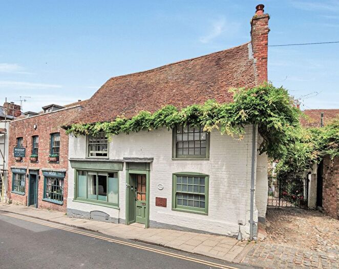 4 Bedroom End Of Terrace House For Sale In The Mint, Rye, TN31