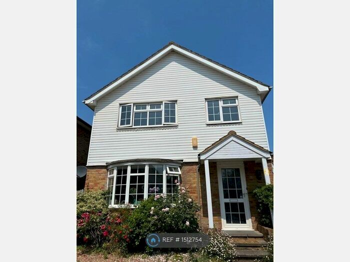 4 Bedroom Detached House To Rent In Rickards Close, Surbiton, KT6