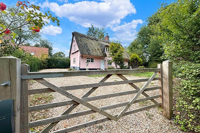 3 Bedroom Detached House For Sale In The Street, Lidgate, CB8