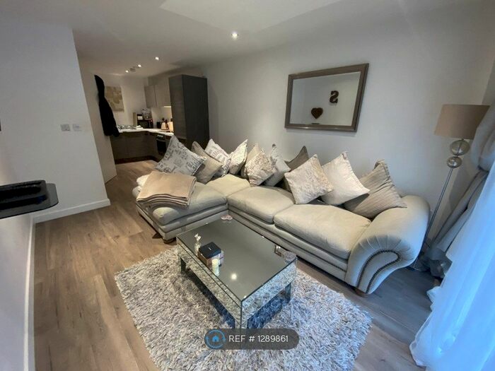 2 Bedroom Flat To Rent In Nuovo Apartments, Manchester M4