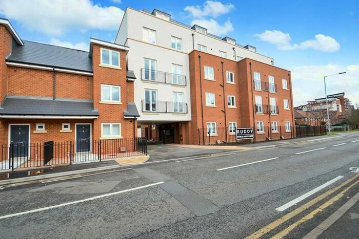 1 Bedroom Flat To Rent In Chalvey Road East, Slough, Berkshire, SL1