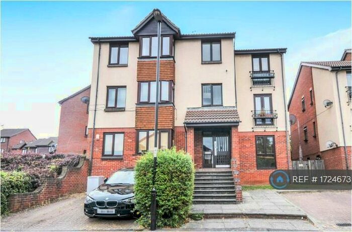 1 Bedroom Flat To Rent In Oak Apple Court, London, SE12