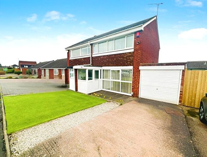 3 Bedroom Semi-Detached House To Rent In Fair Isle Drive, Nuneaton, Warwickshire, CV10
