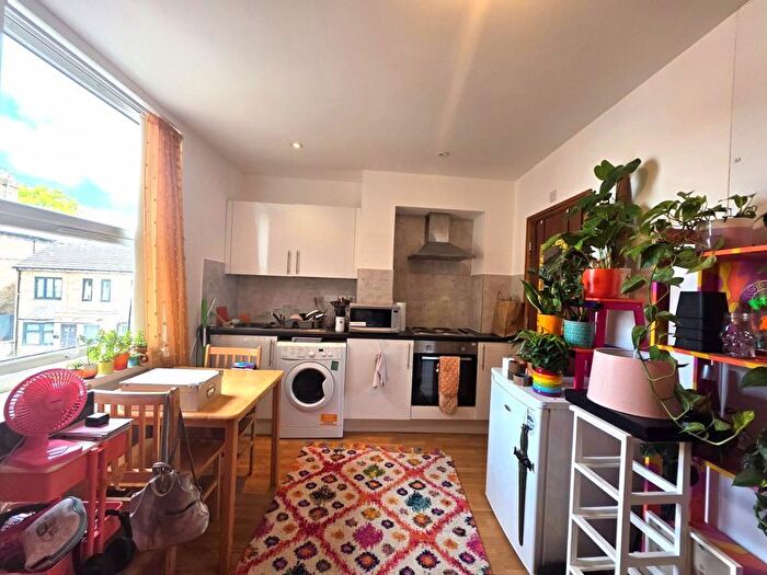 Studio To Rent In High Road, Wood Green, N22