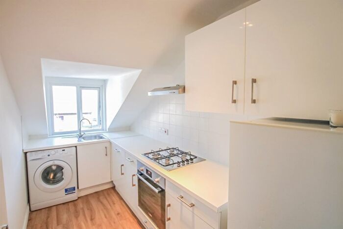 2 Bedroom Flat To Rent In Victoria Road, Hendon, NW4