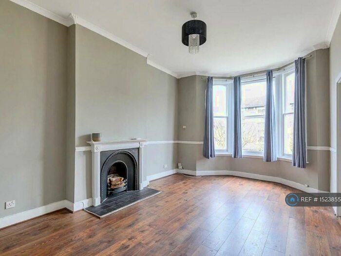 1 Bedroom Flat To Rent In Endlesham Road, London, SW12