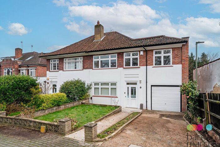 5 Bedroom Property To Rent In Abbots Gardens, East Finchley, N2