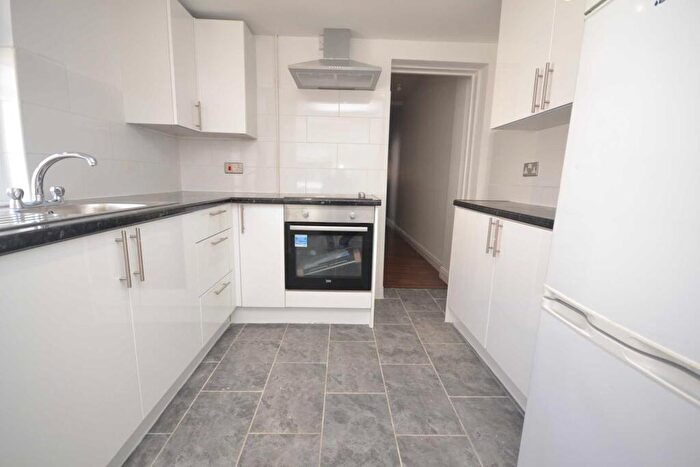 4 Bedroom Terraced House To Rent In De Beauvoir Road, Reading, RG1