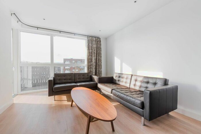 2 Bedroom Flat To Rent In High Street, Hornsey, London, N8