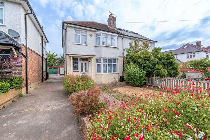 3 Bedroom Semi Detached House For Sale In Central Avenue, Hounslow, TW3