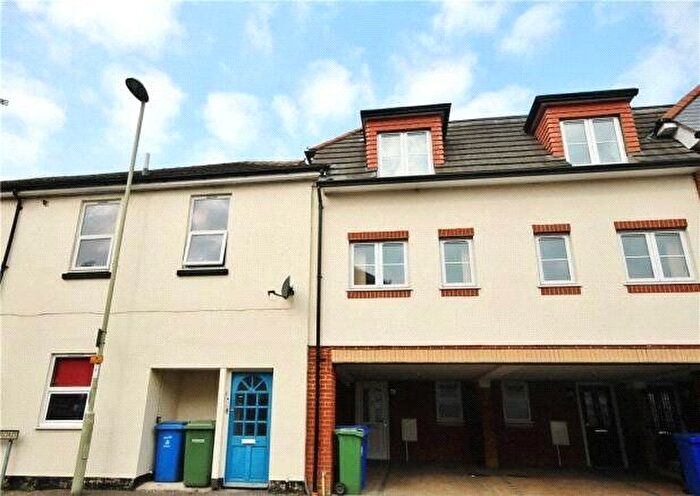 1 Bedroom Flat To Rent In Lynchford Road, Farnborough, Hampshire, GU14