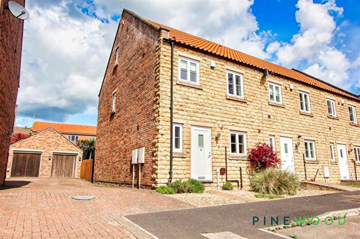 4 Bedroom Semi-Detached House To Rent In Old Green Close, Whitwell, S80