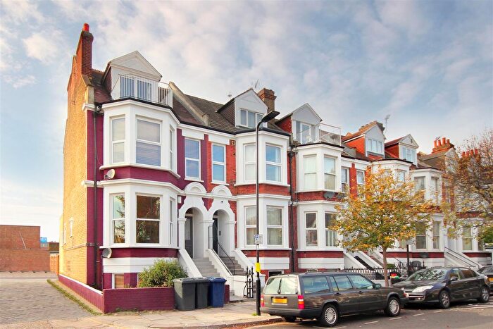 3 Bedroom Flat To Rent In Larden Road, W3