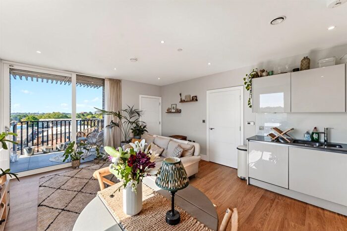 1 Bedroom Flat For Sale In Greyhound Parade, London, SW17