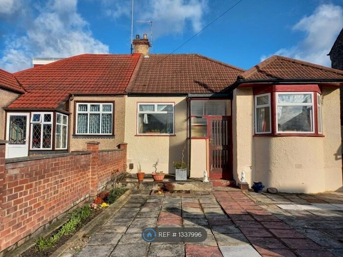 3 Bedroom Bungalow To Rent In Sydney Road, London, SE2