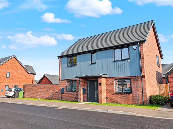 4 Bedroom Detached House For Sale In David Capp Road, Brundall, Norwich, NR13