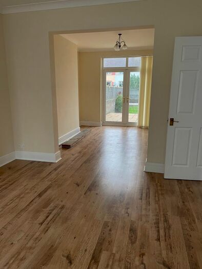 3 Bedroom Semi-Detached House To Rent In New Road, Porthcawl CF36