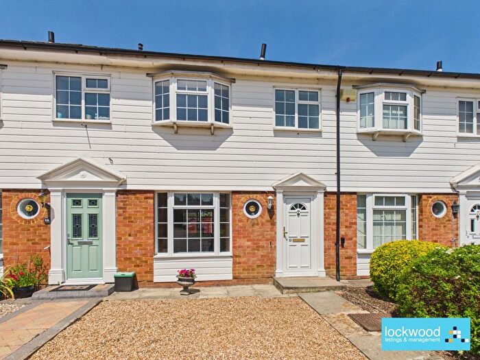 3 Bedroom Property To Rent In Garrick Close, Staines, TW18