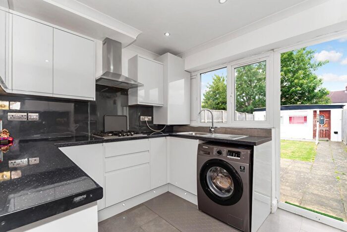 3 Bedroom Terraced House For Sale In Ringwood Avenue, Croydon, CR0