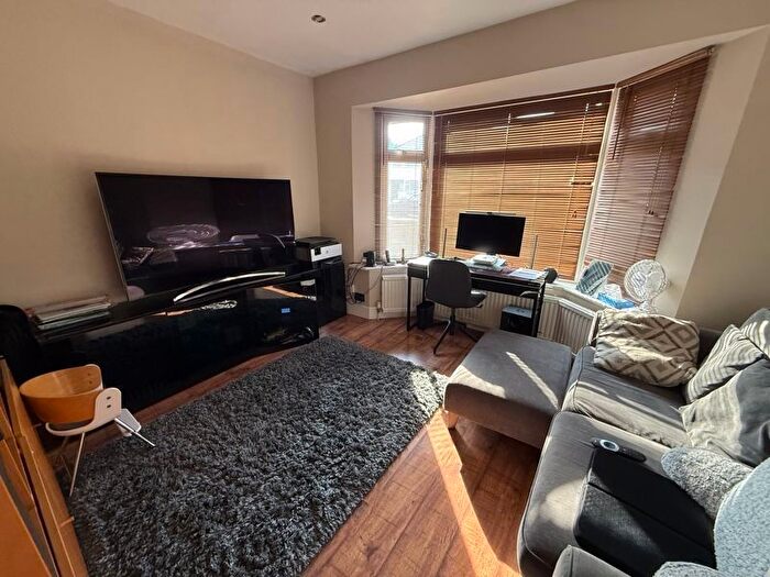4 Bedroom Semi-Detached House To Rent In North Hyde Road, Hayes, UB3