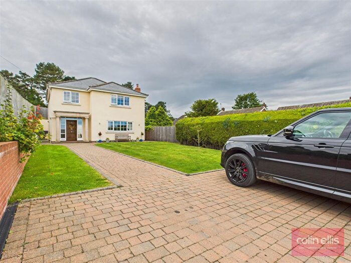 3 Bedroom Detached House For Sale In Limestone Road, Burniston, Scarborough, YO13