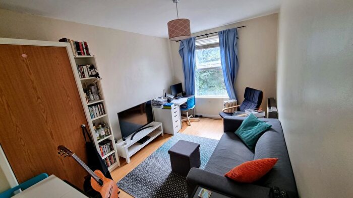 1 Bedroom Flat To Rent In -Moorland Road, Leeds, LS6