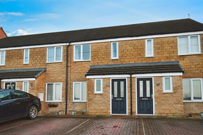 2 Bedroom Terraced House For Sale In Hampstead Gardens, Kingswood, Hull, HU7