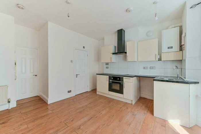 1 Bedroom Flat To Rent In London Road, Hackbridge, Wallington, SM6