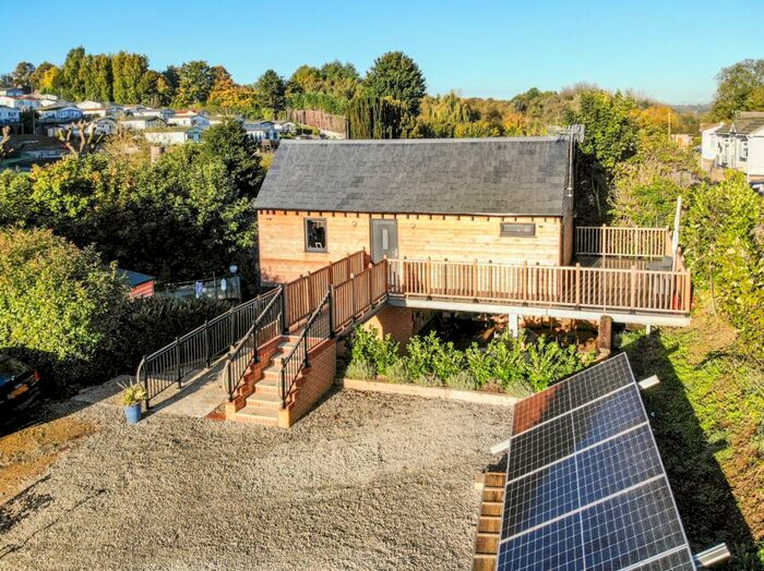 1 Bedroom Detached House For Sale In Farleigh Bridge, East Farleigh