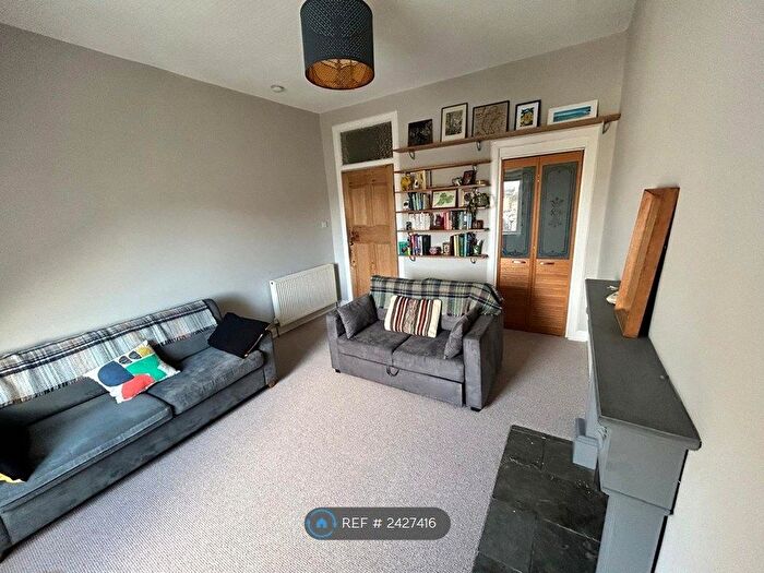 1 Bedroom Flat To Rent In Rossie Place, Edinburgh, EH7