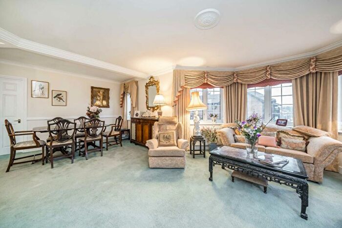 3 Bedroom Flat For Sale In Holders Hill Road, Hendon, NW4