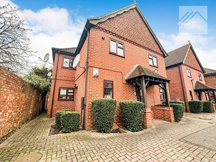 2 Bedroom Flat To Rent In Witham Road, Romford, RM2