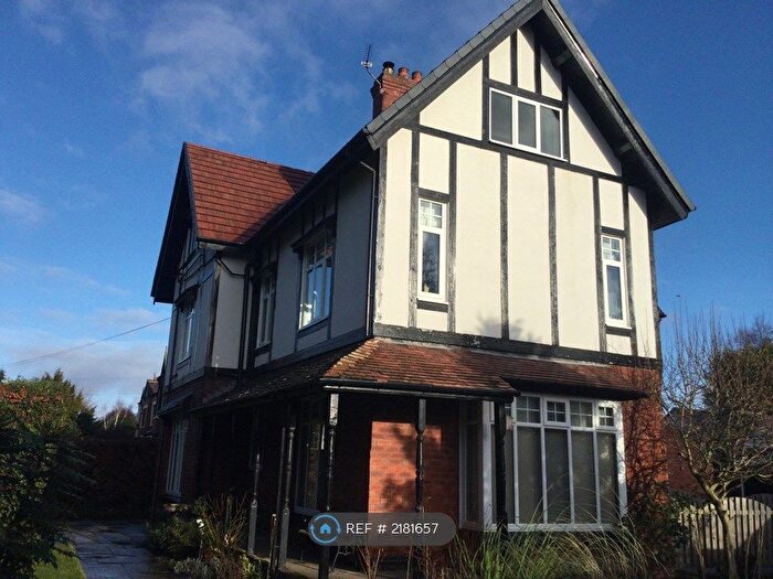 2 Bedroom Flat To Rent In Lidgett Lane, Leeds, LS8