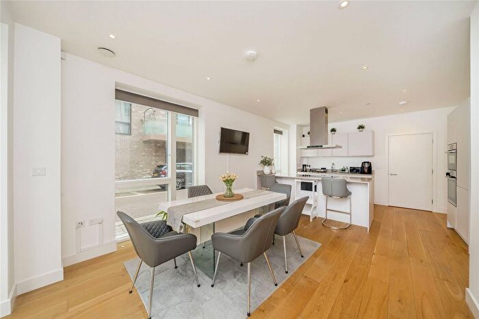 3 Bedroom Maisonette For Sale In West Parkside, Greenwich, London, SE10