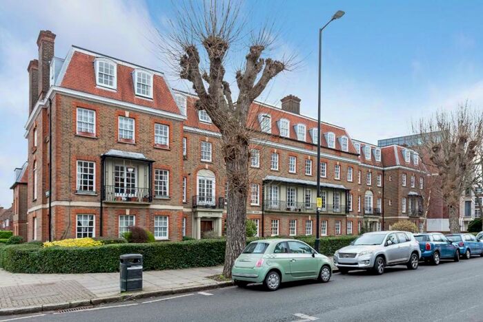 3 Bedroom Flat To Rent In Fortis Green, London, N10