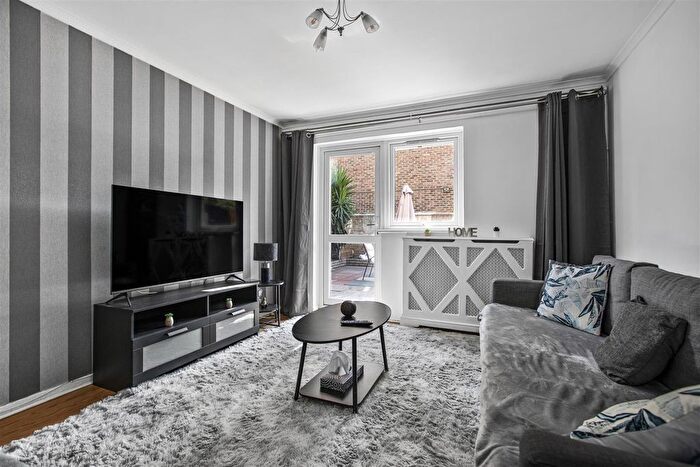 2 Bedroom Flat To Rent In Marlborough Close, London, SE17