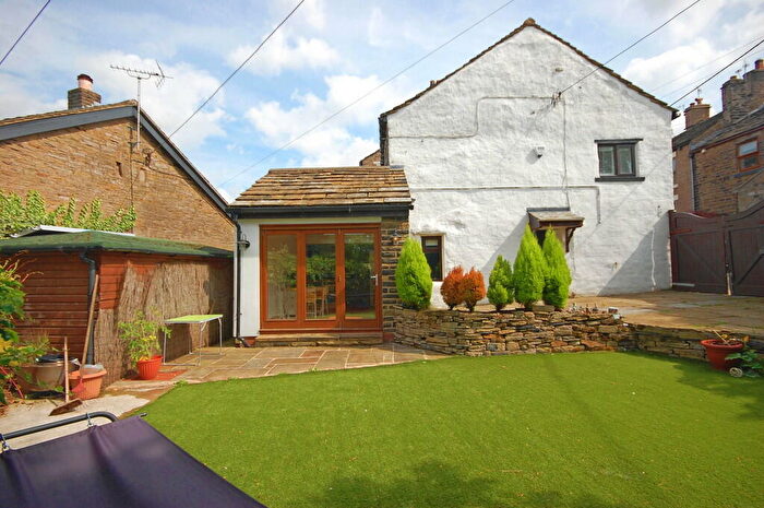 3 Bedroom Cottage To Rent In Town Lane, Charlesworth, SK13