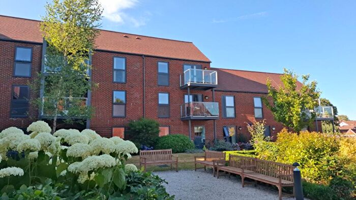 1 Bedroom Flat For Sale In The Dean, Alresford, Hampshire, SO24