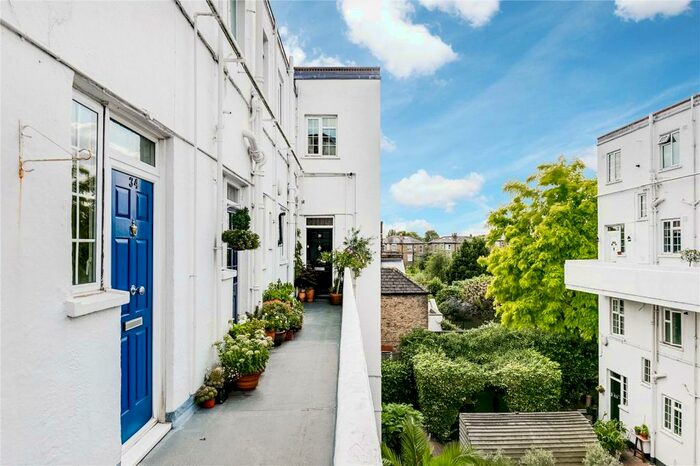 3 Bedroom Maisonette To Rent In Grove Road, London, SW13