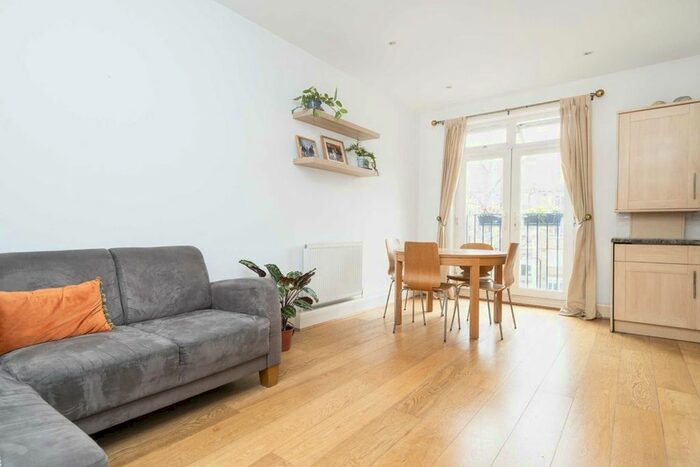 2 Bedroom Flat To Rent In Goldsmiths Row, London, E2