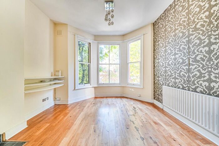 2 Bedroom Flat To Rent In St. Quintin Avenue, North Kensington, W10