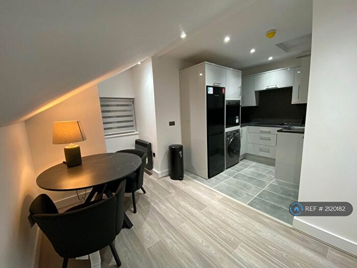 3 Bedroom Flat To Rent In Stanton Road, Croydon, CR0