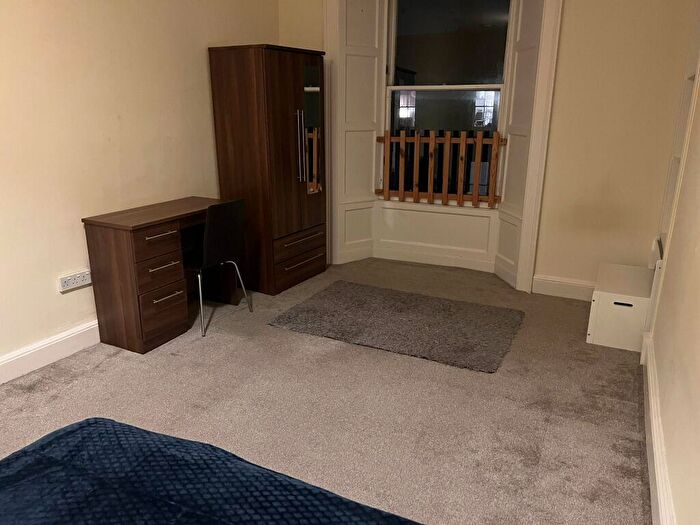 4 Bedroom Flat To Rent In Montague Street, Edinburgh, EH8